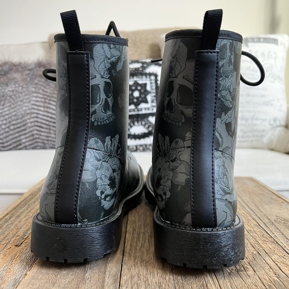 Black Skull Floral Combat Boots Womens 39 Goth Grunge Lace Up Lug Sole Punk - Picture 4 of 8